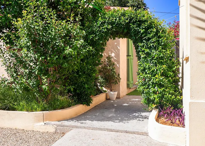 Les Hirondelles ז'ואן-לה-פינס