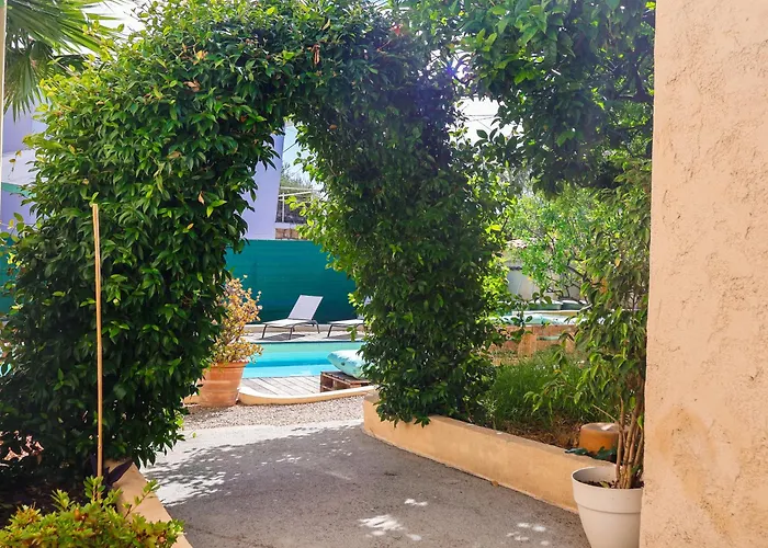 Les Hirondelles بيت للعطل